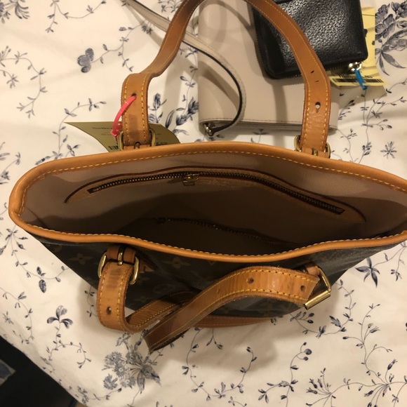 Louis Vuitton Petite Bucket Bag - Picture 10 of 15